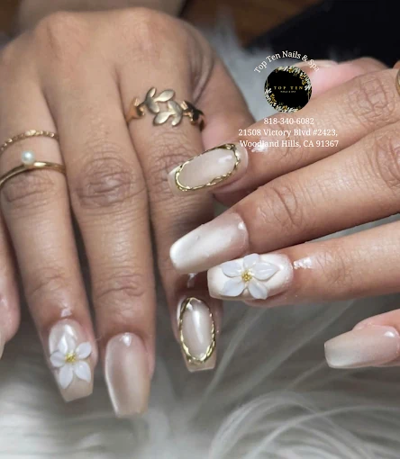 Sculpted blooms and gold